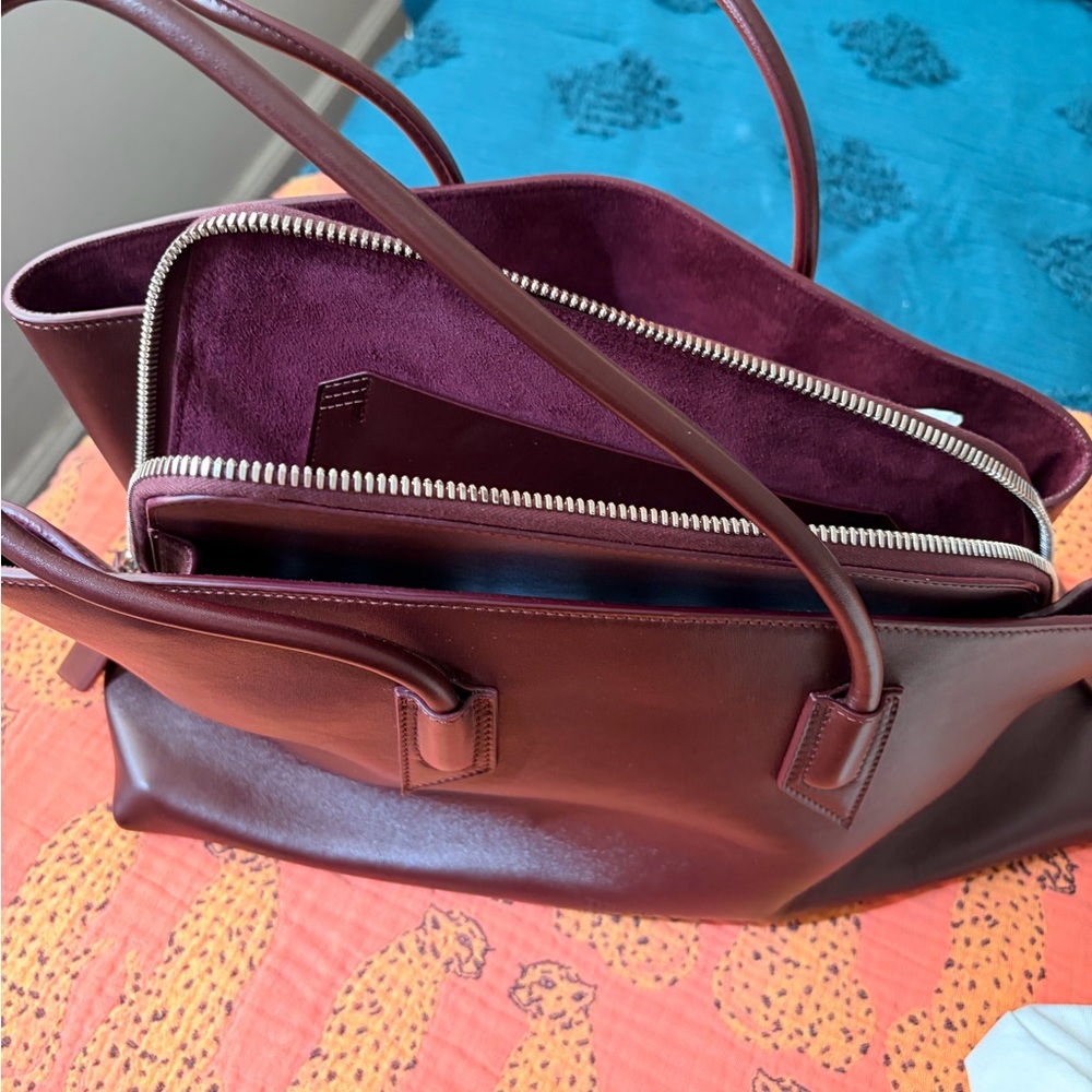 The Attico Deep Burgundy La Passegiatta - Picture 2 of 7